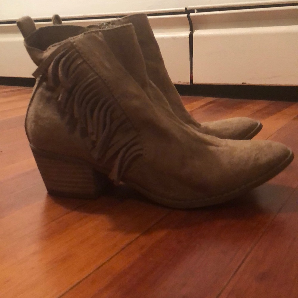 Woman’s Chelsea boot